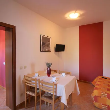 Iko 2 In Mit Terrasse Apartamento Poreč