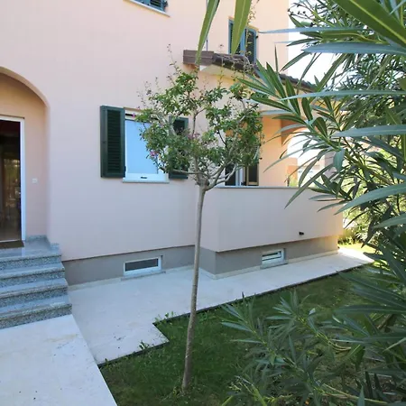 Iko 2 In Mit Terrasse Apartamento Poreč