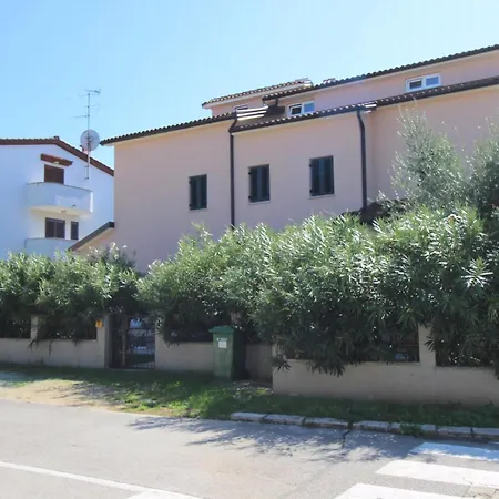 Apartment Iko 2 In Mit Terrasse Porec